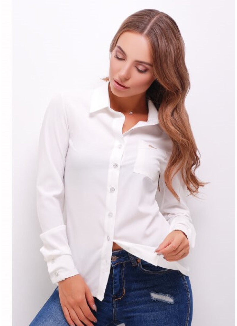 Жіноча легка сорочка із блузкової тканини.